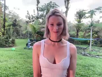 girl
        kaileeshy cam image #1196914