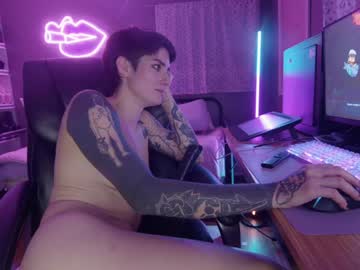 girl
        aynmarie cam image #3303400