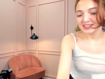 girl
        whereweland cam image #368683