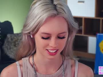 girl
        audreycarvin cam image #3440255