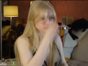 girl
        bestblondiiecb cam image #2463381