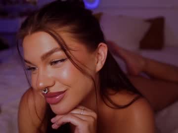 girl
        jacky_smith cam image #3320168