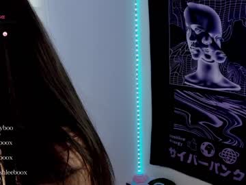 girl
        ashleycat9 cam image #1889647