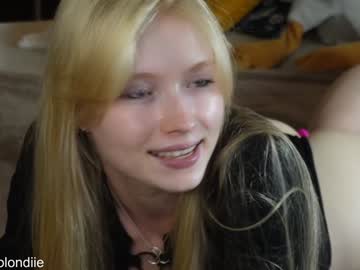 girl
        bestblondiiecb cam image #3210353