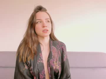 girl
        cinnabelle cam image #1808054