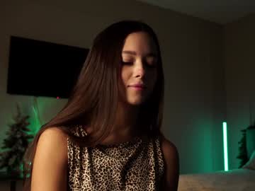 girl
        emilybatee cam image #4035819