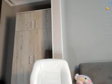 girl
        aya_shy cam image #2093594