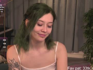 girl
        kina_ka cam image #3888411