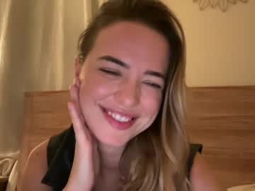 girl
        brookechance cam image #1886890