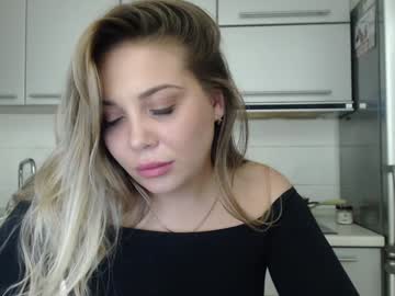 girl
        candymini cam image #3210611