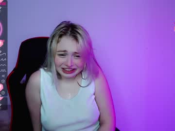 girl
        shy_blondiee cam image #656065