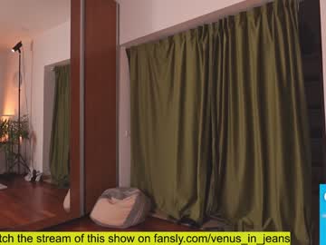 girl
        venus_in_jeans cam image #2280592