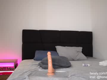 girl
        honeyyykate cam image #3186229