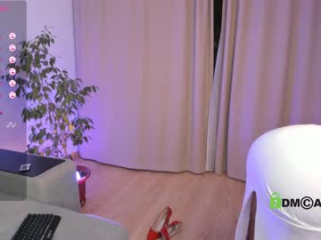 girl
        lonelyflowerr cam image #2204085