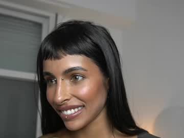 girl
        kaligray10 cam image #4552311