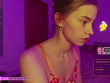 girl
        roxxxie_reid cam image #4236216