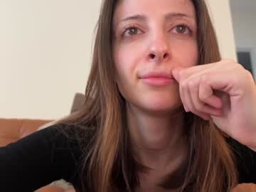 girl
        rosykindred cam image #3091595