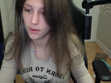 girl
        alexa_dream cam image #1604020