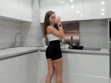 girl
        brittcubitt cam image #2380080