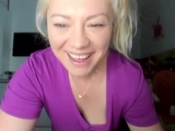girl
        kiradivine cam image #300270