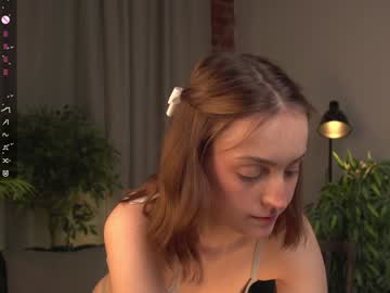 girl
        charming_flower cam image #3925203