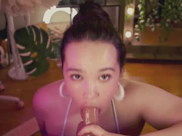 girl
        chery_lady22 cam image #4159372