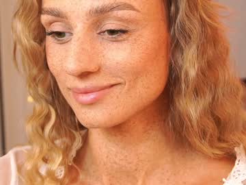 girl
        artease cam image #3725831
