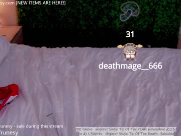 girl
        runesy cam image #1230329