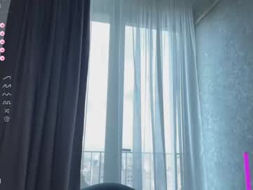 girl
        tatti_1 cam image #1911130