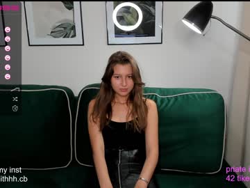 girl
        emilysmithhh cam image #1231161