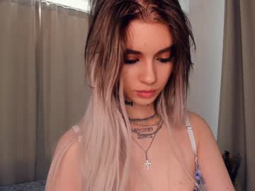 girl
        elfas_cute cam image #1323291