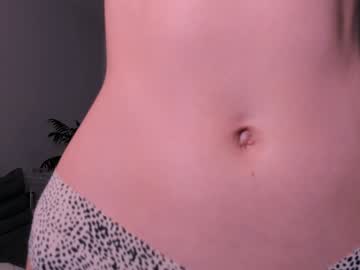girl
        lauratanguy cam image #3431725