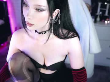 girl
        uindi cam image #3066171