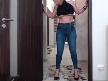 girl
        carmela_fox cam image #753851