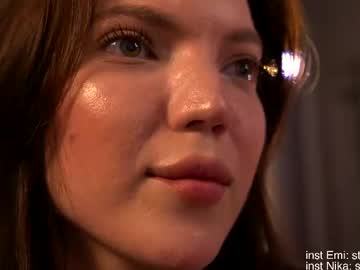 girl
        emi_me cam image #4216466