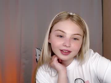 girl
        shy_blondiee cam image #554604