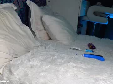 girl
        sarah__marlow__ cam image #686430