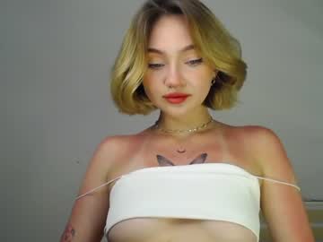 girl
        adelewilson__ cam image #1278929