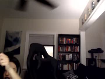 girl
        runacrow cam image #1092927
