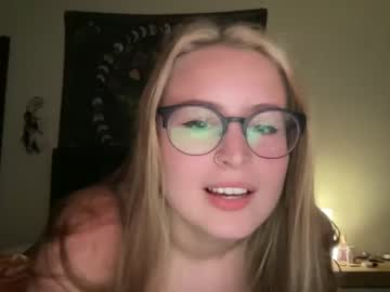 girl
        sarahmartin420 cam image #1244797
