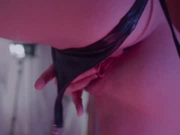 girl
        chaturbatable cam image #4271387