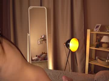 girl
        bellacle cam image #2662535