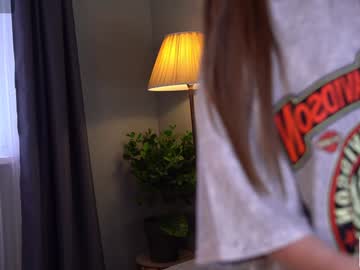 girl
        bellacle cam image #2993756