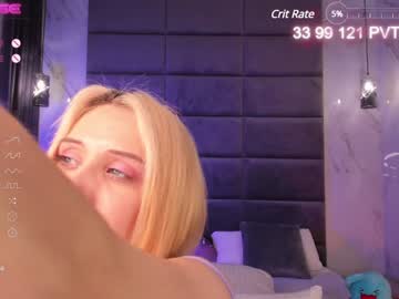 girl
        dreamy_kira cam image #3338446