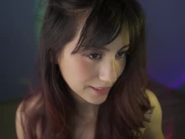 girl
        greeny_mat cam image #4609103