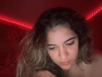 girl
        daisycremm cam image #2786766