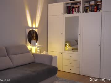 girl
        _blackbee_ cam image #1698217