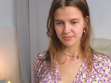 girl
        eli_sun cam image #1175162