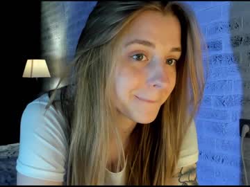 girl
        sophie_crashh cam image #1051647