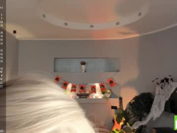 girl
        margarethowell cam image #3520553